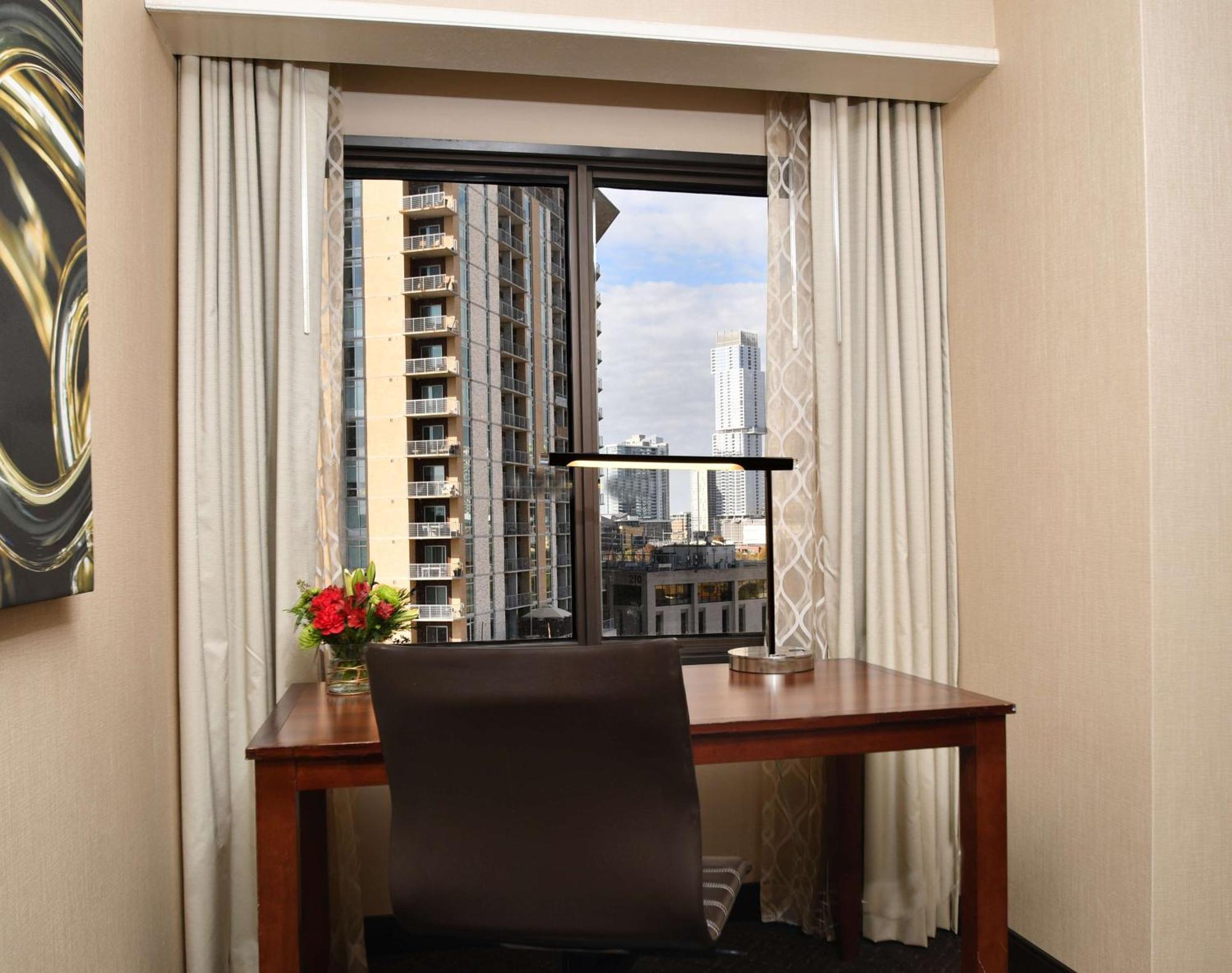 Embassy Suites By Hilton Austin Downtown South Congress מראה חיצוני תמונה